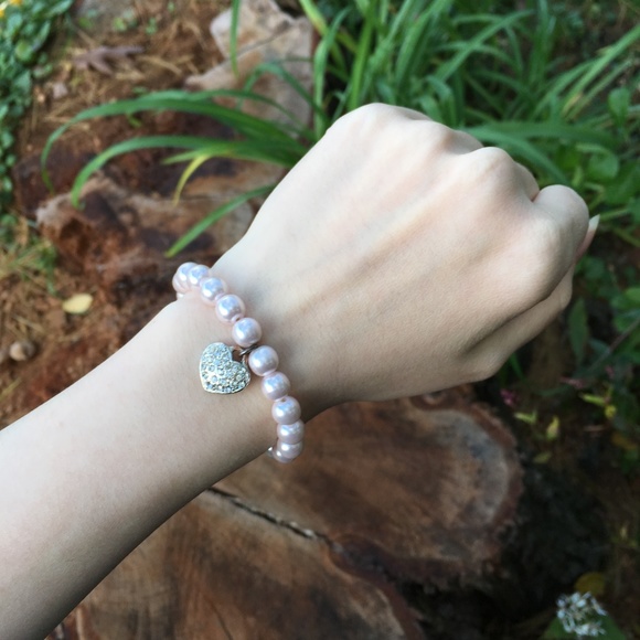 Artificial Pearls Bracelet with Heart Centerpiece - Picture 7 of 9